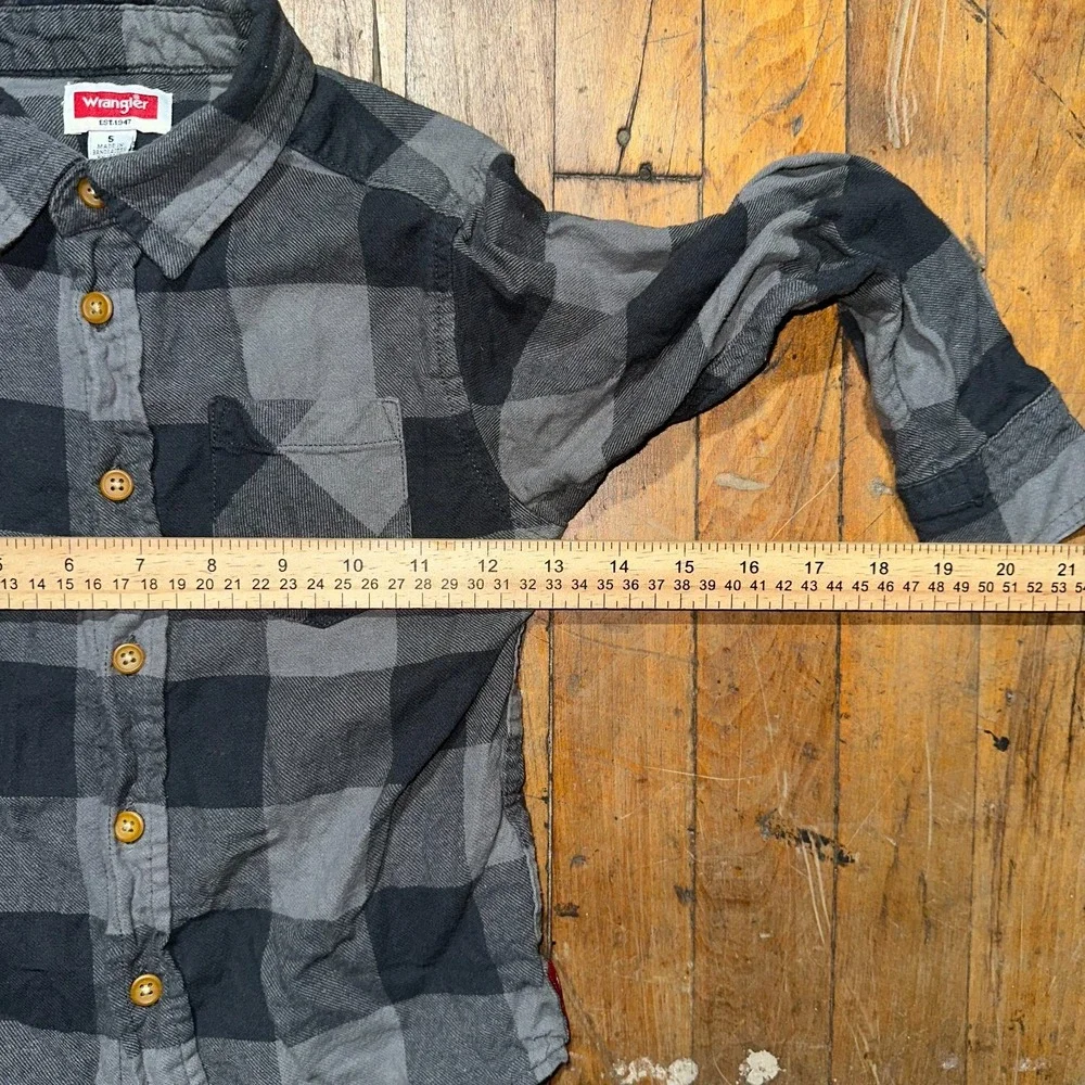Wrangler Button Up Shirt Boys‎ Sz 5 Gray Black Plaid Cotton Long Sleeve Collared